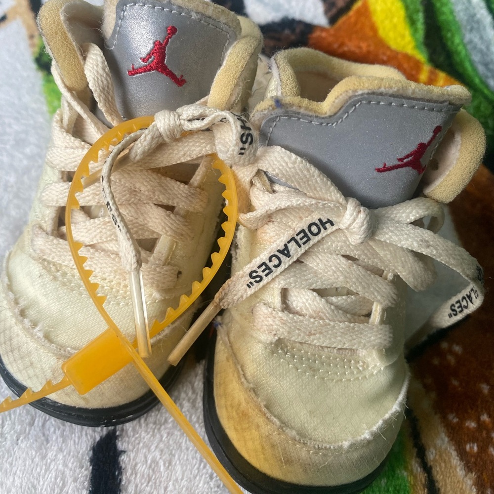 **🥳🥳 12 hour SALEEEE**Air Jordan Off-White x Air Jordan 5 Retro SP TD 'Sail